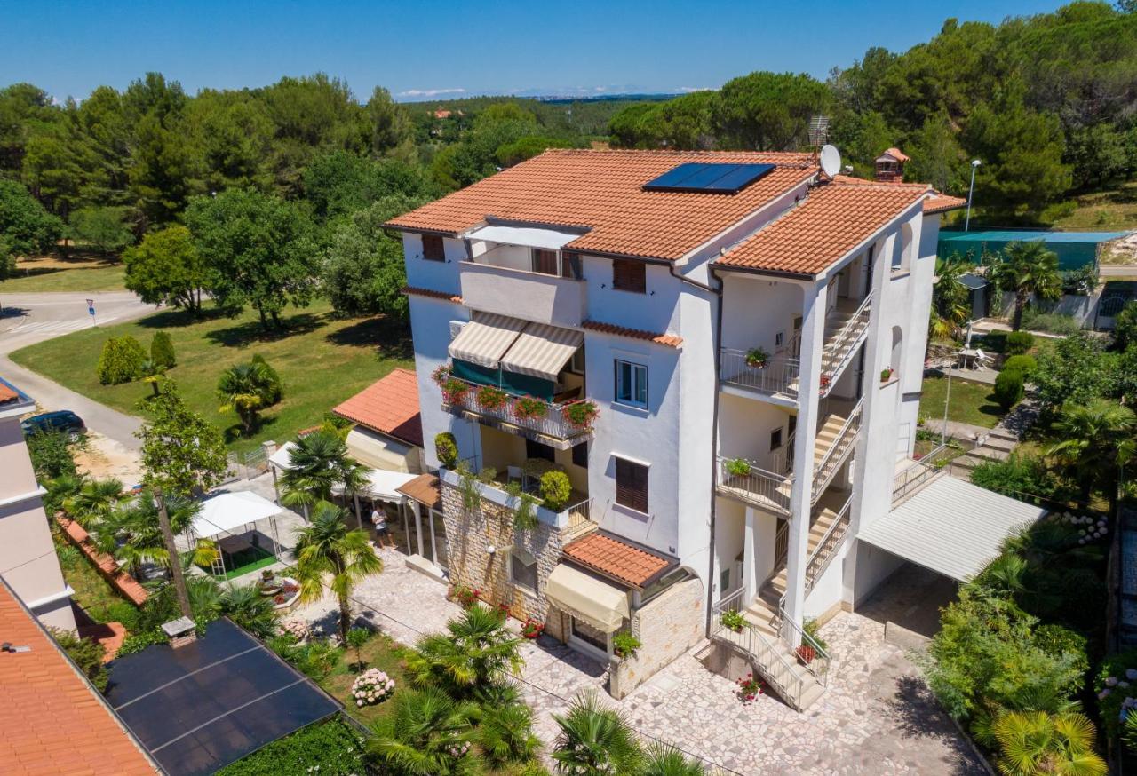 Apartments Lori Пореч Экстерьер фото